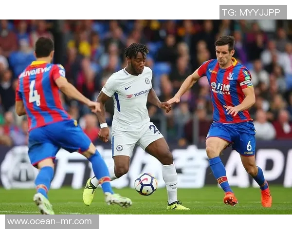 利物浦与车路士激战正酣谁将赢得英超巅峰对决的荣耀