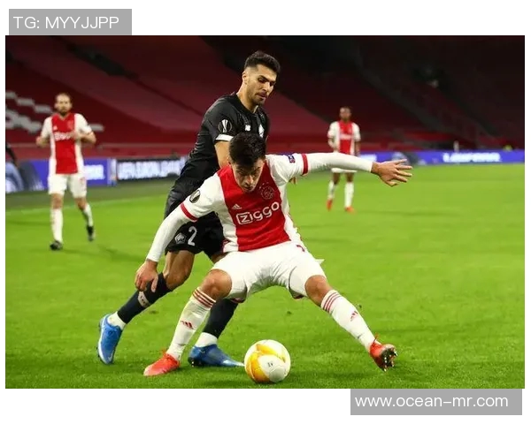 马丁内斯对决亚洲后卫的精彩较量与战术分析