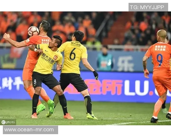 重庆与申花激战正酣现场直播全程回顾与精彩瞬间分析